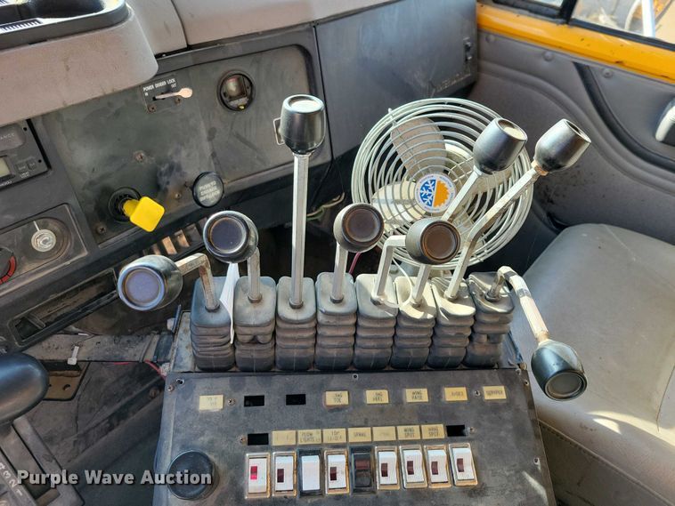 image for item DX6588 1998 International  2554 dump truck