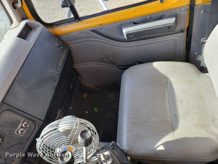 image for item DX6588 1998 International  2554 dump truck