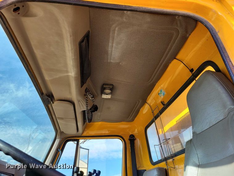 image for item DX6588 1998 International  2554 dump truck