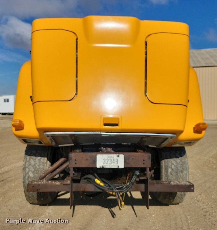 image for item DX6588 1998 International  2554 dump truck