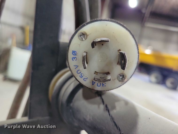 image for item DX6589 Lincoln Powerwave 450 welder