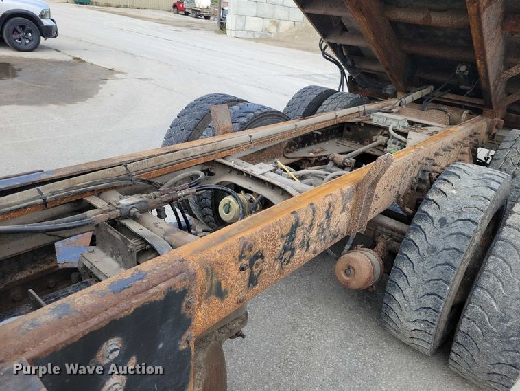 image for item DX6590 2012 International  Work Star 7600 dump truck