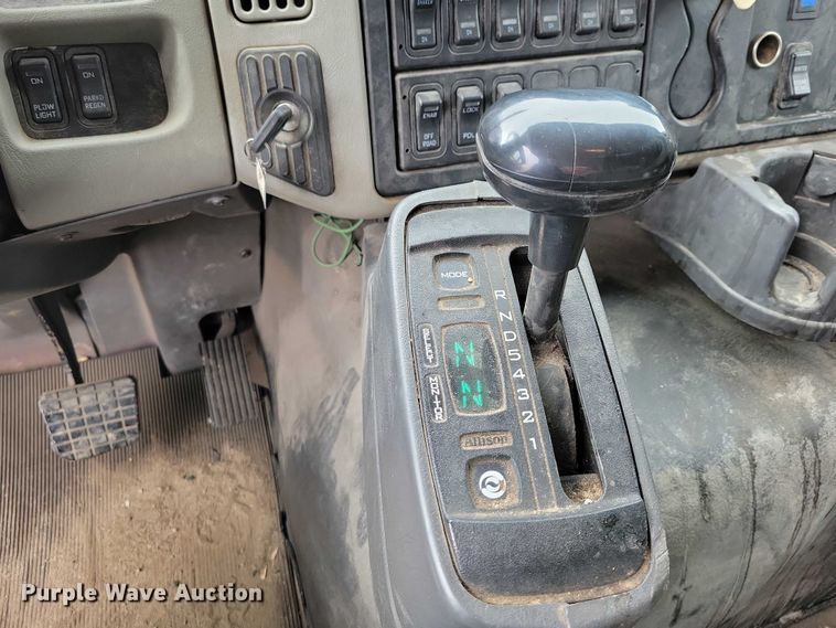 image for item DX6590 2012 International  Work Star 7600 dump truck