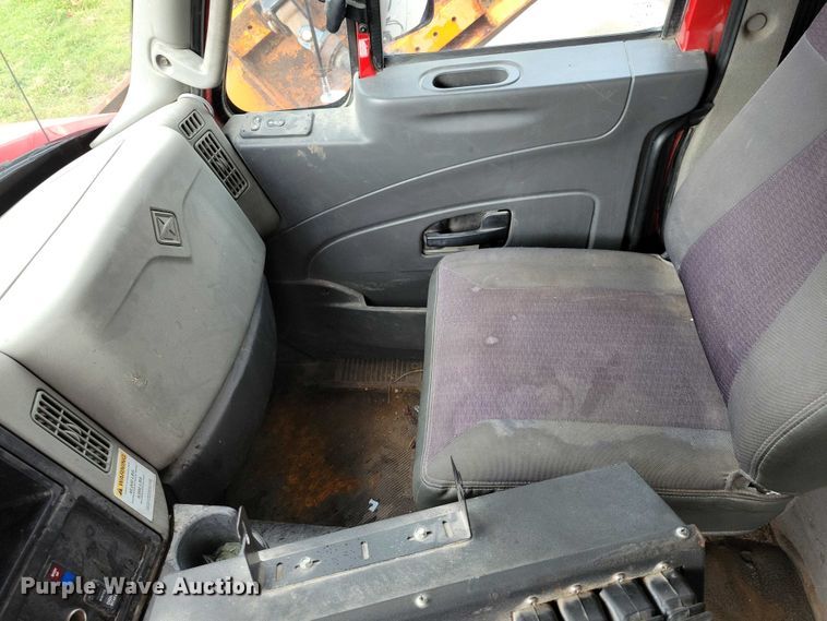 image for item DX6590 2012 International  Work Star 7600 dump truck