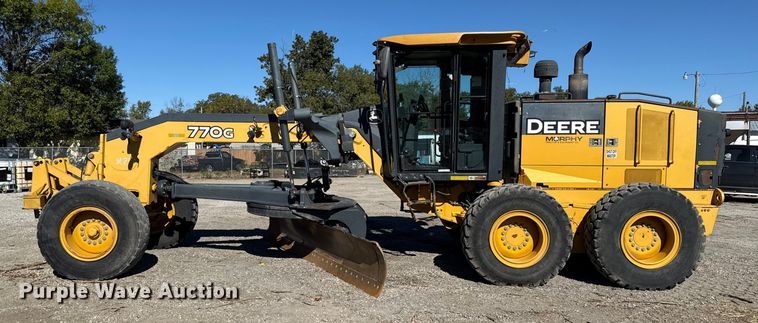 image for item DY8321 2009 John Deere 770G motor grader