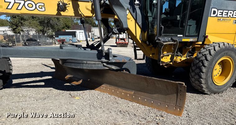 image for item DY8321 2009 John Deere 770G motor grader
