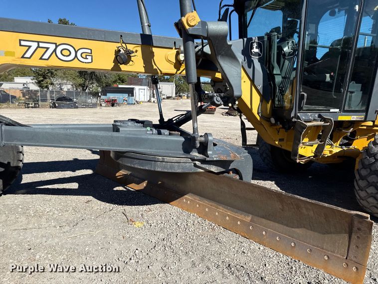 image for item DY8321 2009 John Deere 770G motor grader