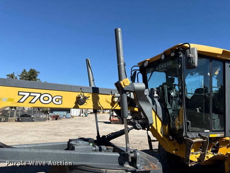 image for item DY8321 2009 John Deere 770G motor grader