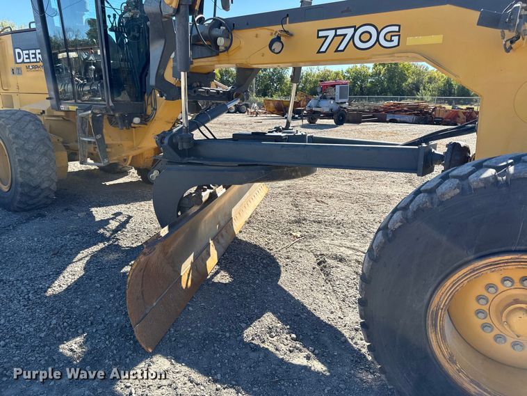 image for item DY8321 2009 John Deere 770G motor grader