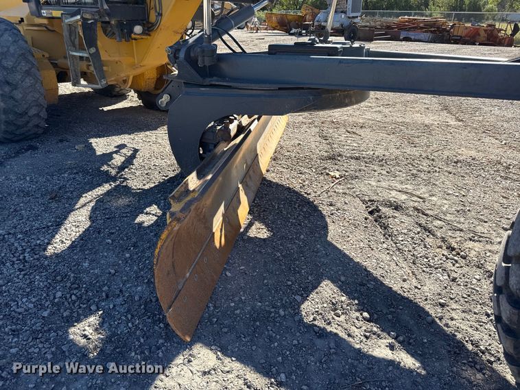 image for item DY8321 2009 John Deere 770G motor grader