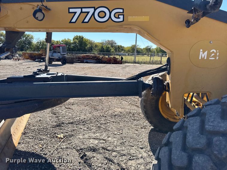 image for item DY8321 2009 John Deere 770G motor grader