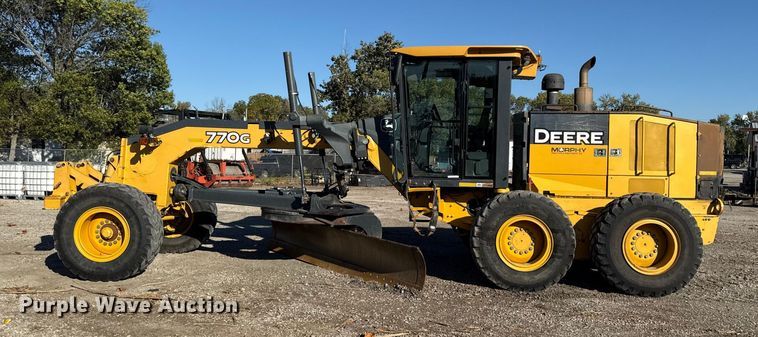 image for item DY8322 2009 John Deere 770G motor grader