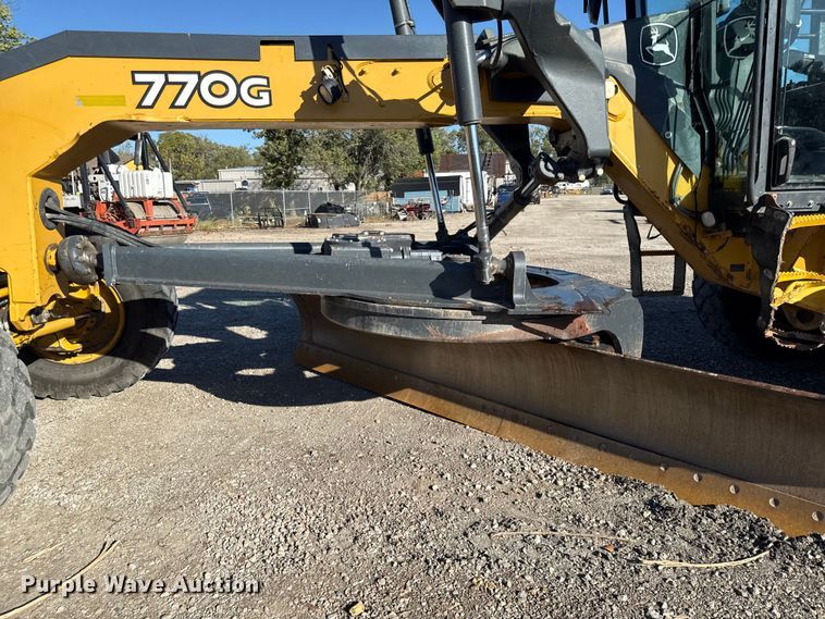 image for item DY8322 2009 John Deere 770G motor grader