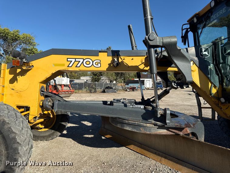 image for item DY8322 2009 John Deere 770G motor grader