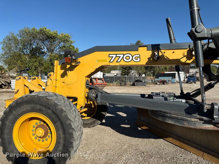image for item DY8322 2009 John Deere 770G motor grader