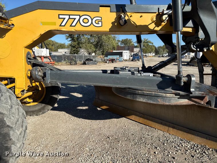image for item DY8322 2009 John Deere 770G motor grader