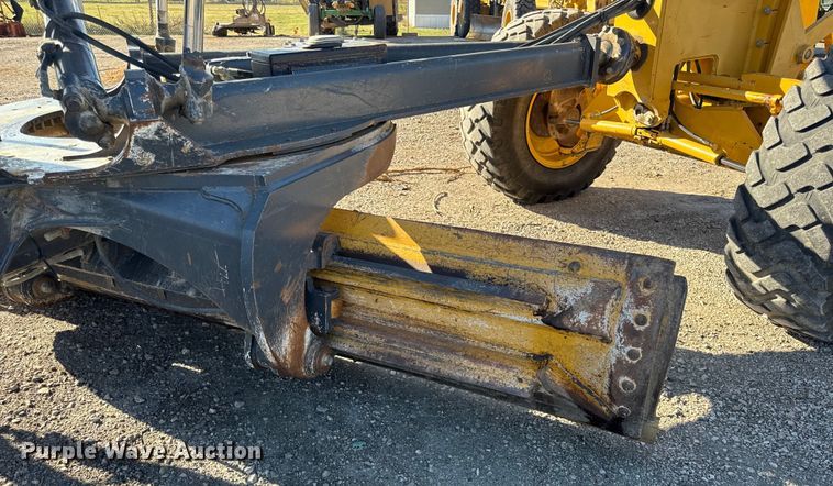 image for item DY8322 2009 John Deere 770G motor grader