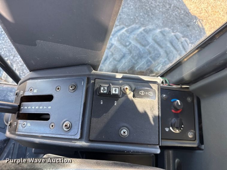 image for item DY8322 2009 John Deere 770G motor grader