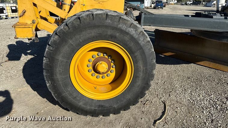 image for item DY8322 2009 John Deere 770G motor grader