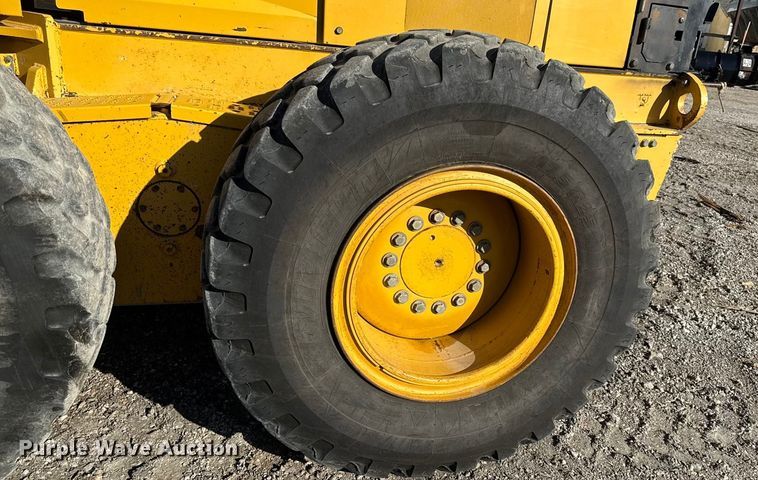 image for item DY8322 2009 John Deere 770G motor grader