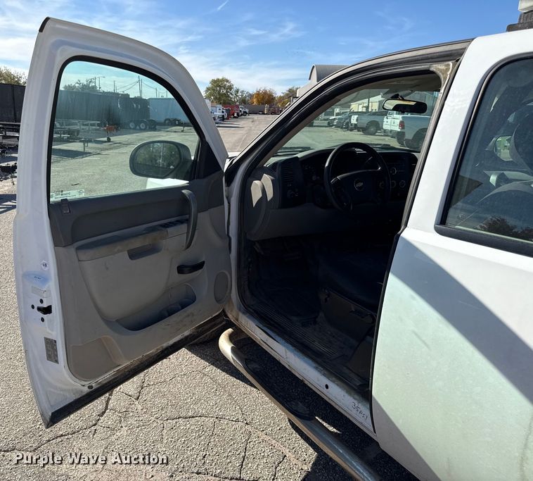 image for item DY8456 2012 Chevrolet Silverado 1500 Ext. Cab pickup truck