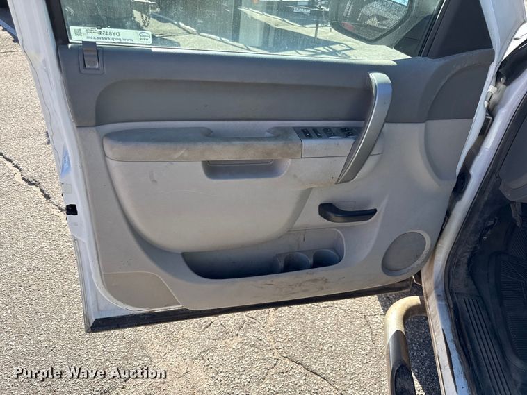 image for item DY8456 2012 Chevrolet Silverado 1500 Ext. Cab pickup truck