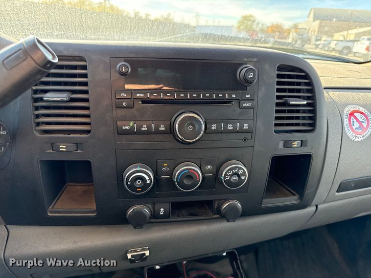 image for item DY8456 2012 Chevrolet Silverado 1500 Ext. Cab pickup truck