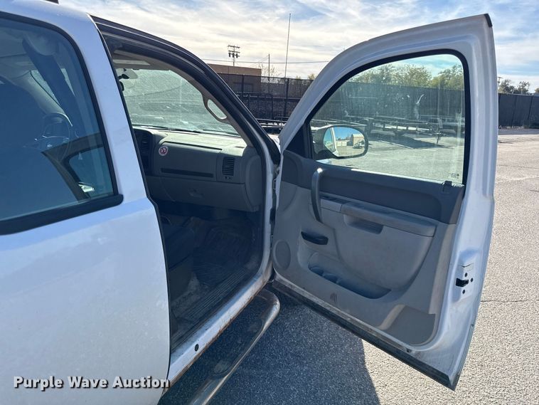 image for item DY8456 2012 Chevrolet Silverado 1500 Ext. Cab pickup truck