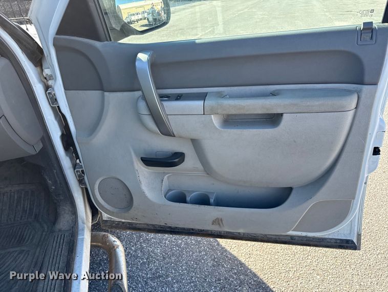 image for item DY8456 2012 Chevrolet Silverado 1500 Ext. Cab pickup truck