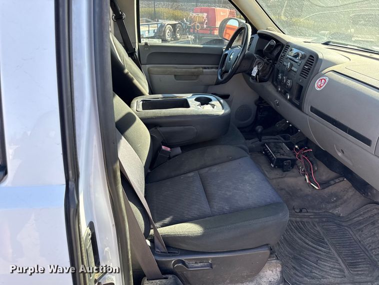 image for item DY8456 2012 Chevrolet Silverado 1500 Ext. Cab pickup truck