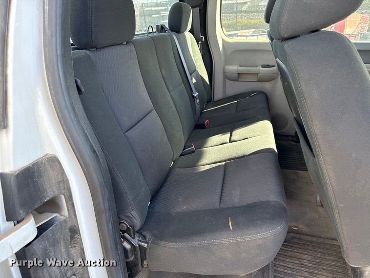 image for item DY8456 2012 Chevrolet Silverado 1500 Ext. Cab pickup truck