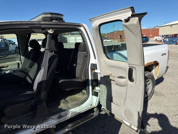 image for item DY8456 2012 Chevrolet Silverado 1500 Ext. Cab pickup truck