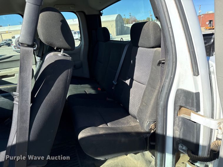 image for item DY8456 2012 Chevrolet Silverado 1500 Ext. Cab pickup truck