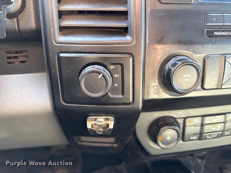 image for item DY8458 2016 Ford F150 XL SuperCab pickup truck