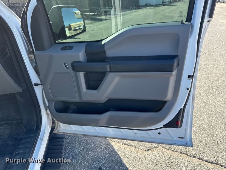 image for item DY8458 2016 Ford F150 XL SuperCab pickup truck