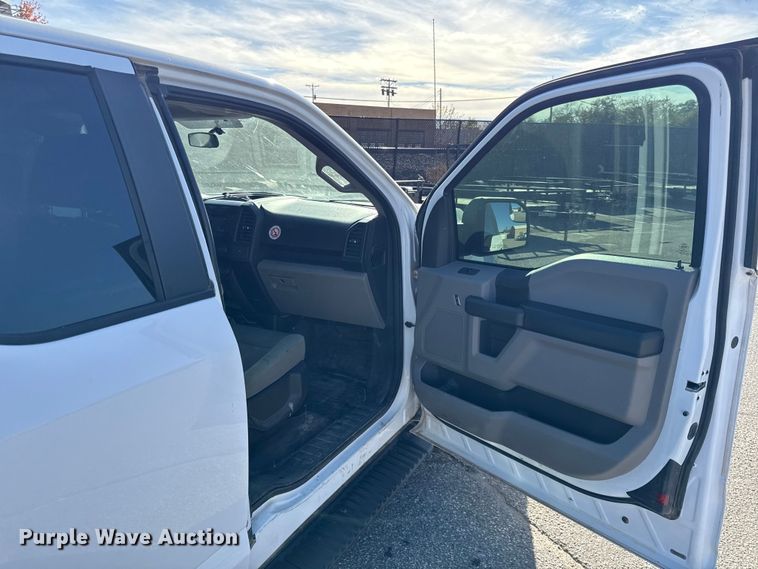 image for item DY8458 2016 Ford F150 XL SuperCab pickup truck