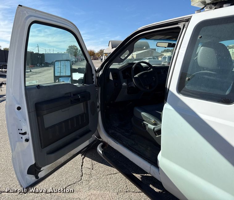 image for item DY8460 2011 Ford F250 Super Duty SuperCab pickup truck