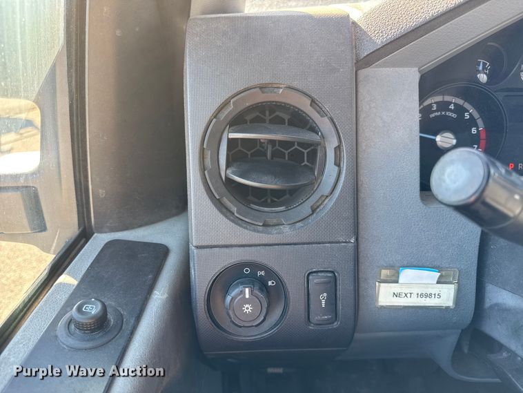 image for item DY8460 2011 Ford F250 Super Duty SuperCab pickup truck