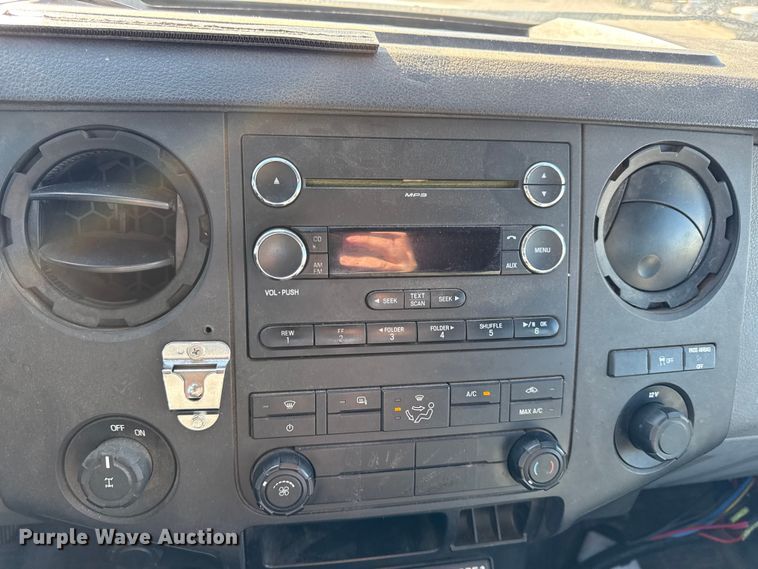 image for item DY8460 2011 Ford F250 Super Duty SuperCab pickup truck