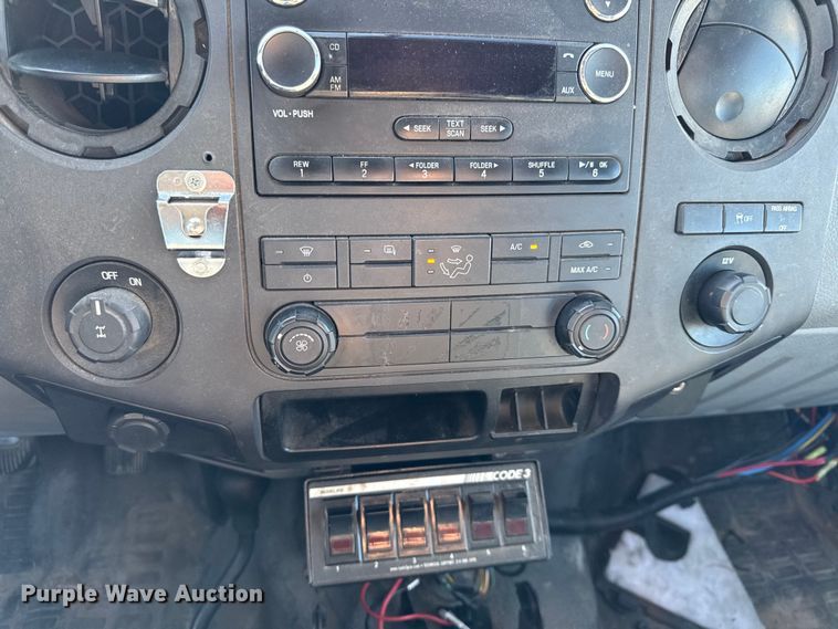 image for item DY8460 2011 Ford F250 Super Duty SuperCab pickup truck