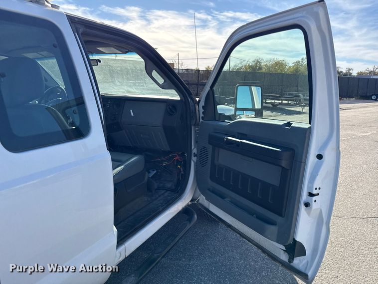 image for item DY8460 2011 Ford F250 Super Duty SuperCab pickup truck