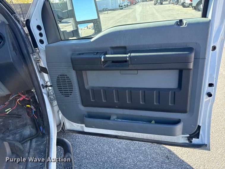 image for item DY8460 2011 Ford F250 Super Duty SuperCab pickup truck