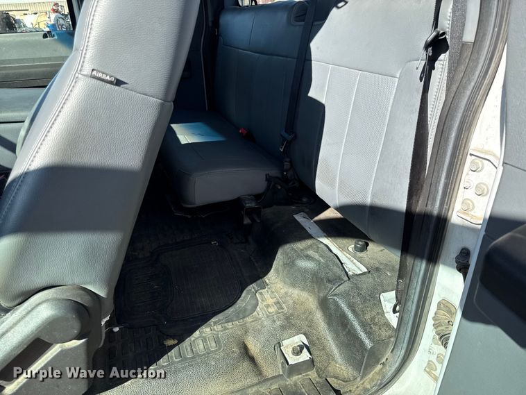 image for item DY8460 2011 Ford F250 Super Duty SuperCab pickup truck