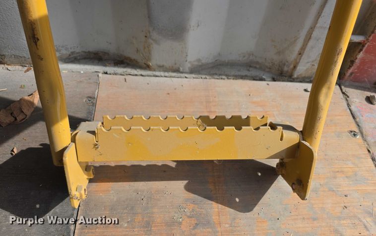 image for item DZ3521 2024 Caterpillar wheel loader step