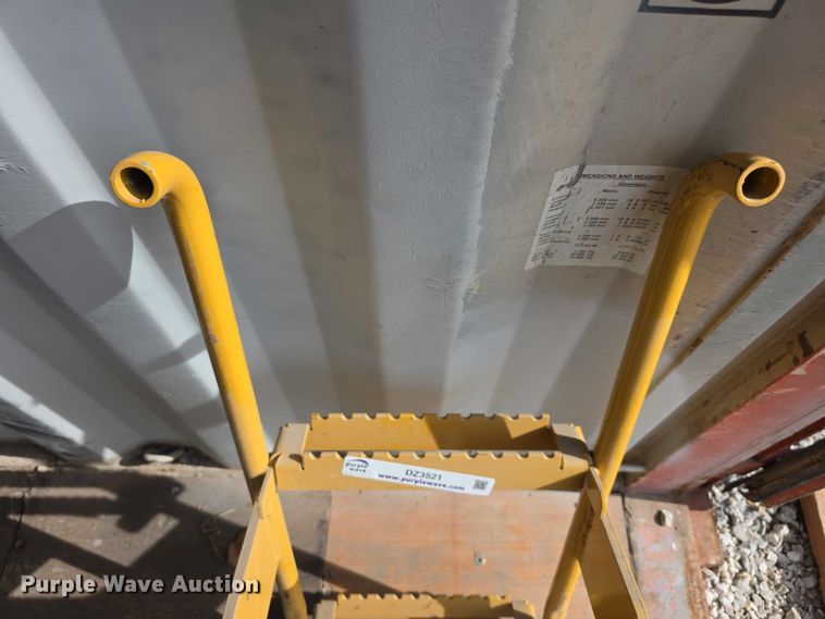 image for item DZ3521 2024 Caterpillar wheel loader step