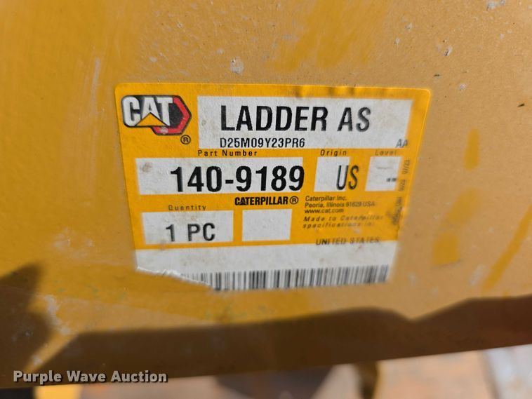 image for item DZ3521 2024 Caterpillar wheel loader step