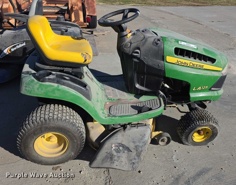 image for item DZ3537 2010 John deere LA125 riding mower lawn mower