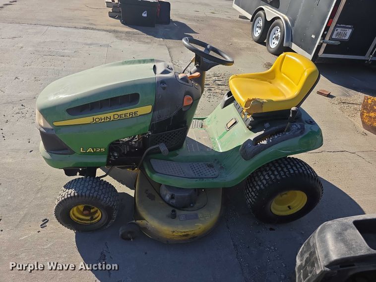 image for item DZ3537 2010 John deere LA125 riding mower lawn mower