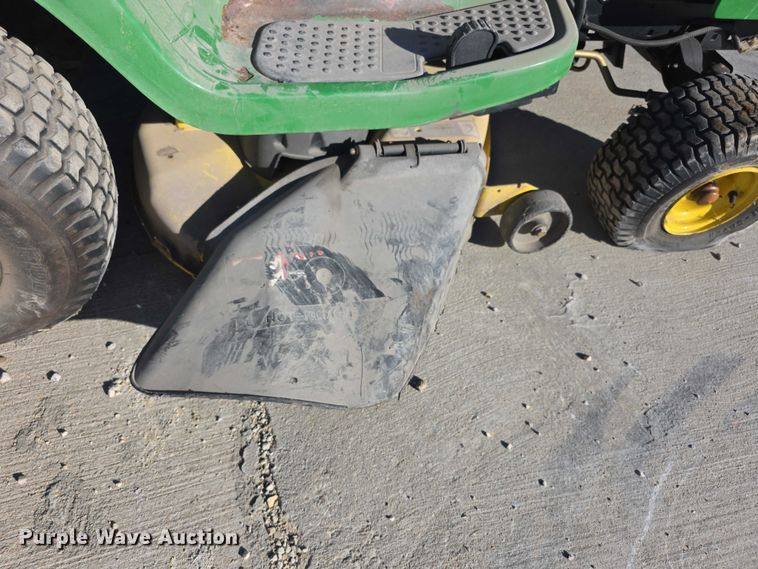 image for item DZ3537 2010 John deere LA125 riding mower lawn mower