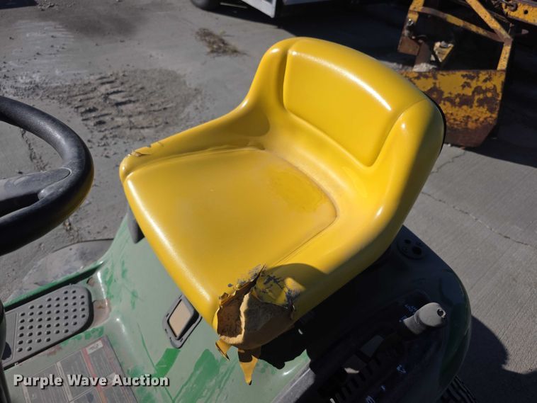 image for item DZ3537 2010 John deere LA125 riding mower lawn mower